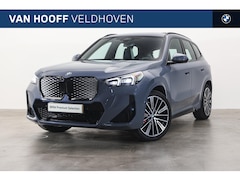 BMW iX1 - eDrive20 M Sport / Panoramadak / Sportstoelen / Comfort Access / Adaptieve LED / PDC
