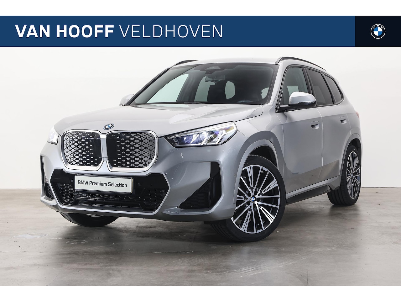 BMW iX1 - xDrive30 M Sport / Sportstoelen / Achteruitrijcamera / Stoelverwarming / Getint glas - AutoWereld.nl