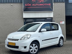 Daihatsu Sirion 2 - 1.3-16V Prestige / NWE APK / Airco / 5 Deurs