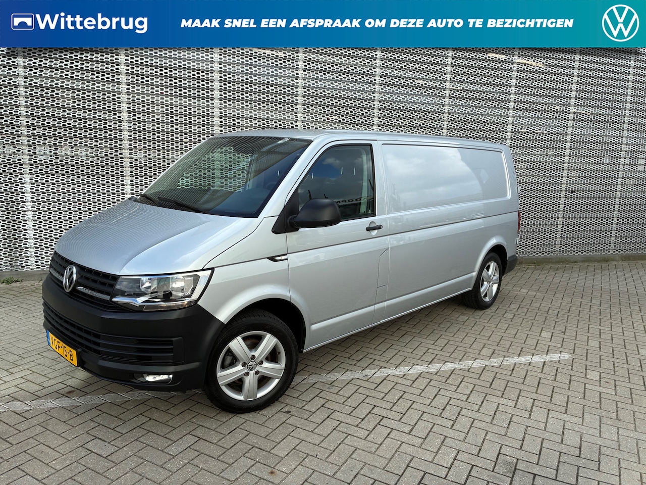 Volkswagen Transporter - 2.0 TDI 102PK L2H1 Comfortline navi / 17" lm-velgen / trekhaak / pdc achter / dichte deure - AutoWereld.nl