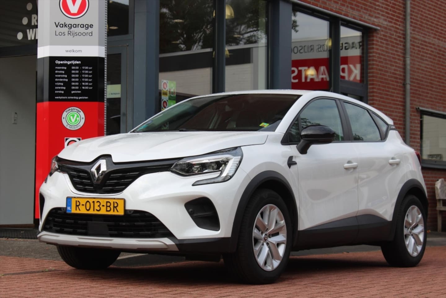 Renault Captur - 1.0 TCe *Zen* | Trekhaak | Camera | Carplay | Navigatie | Cruise & Climate Control | PDC | - AutoWereld.nl