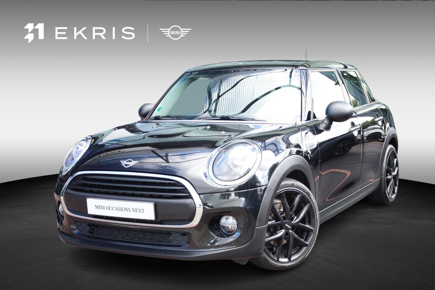 MINI 5-Deurs - One | Parkeersensoren achter | Apple Carplay | Navigatie - AutoWereld.nl