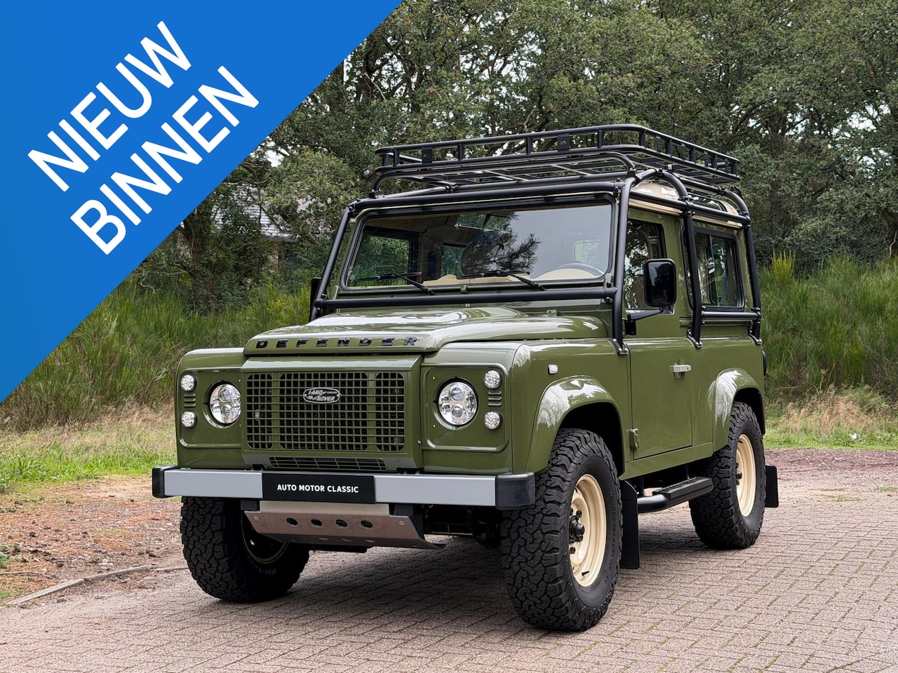 Land Rover Defender 90 - Custom Build (2014) – 50.000 km – Balmoral Green - AutoWereld.nl