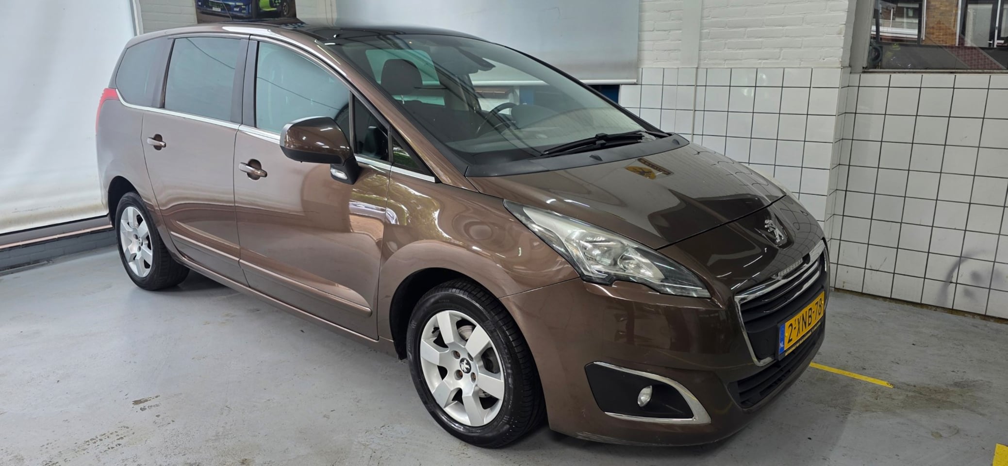 Peugeot 5008 - 1.6 e-HDi Blue Lease 5p. 1.6 e-HDi Blue Lease 5p. - AutoWereld.nl
