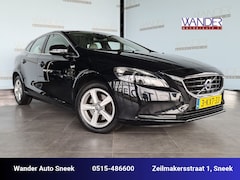 Volvo V40 - 1.6 T4 Momentum 180pk /Stoelverwarming/Bluetooth/parkeersensoren/trekhaak