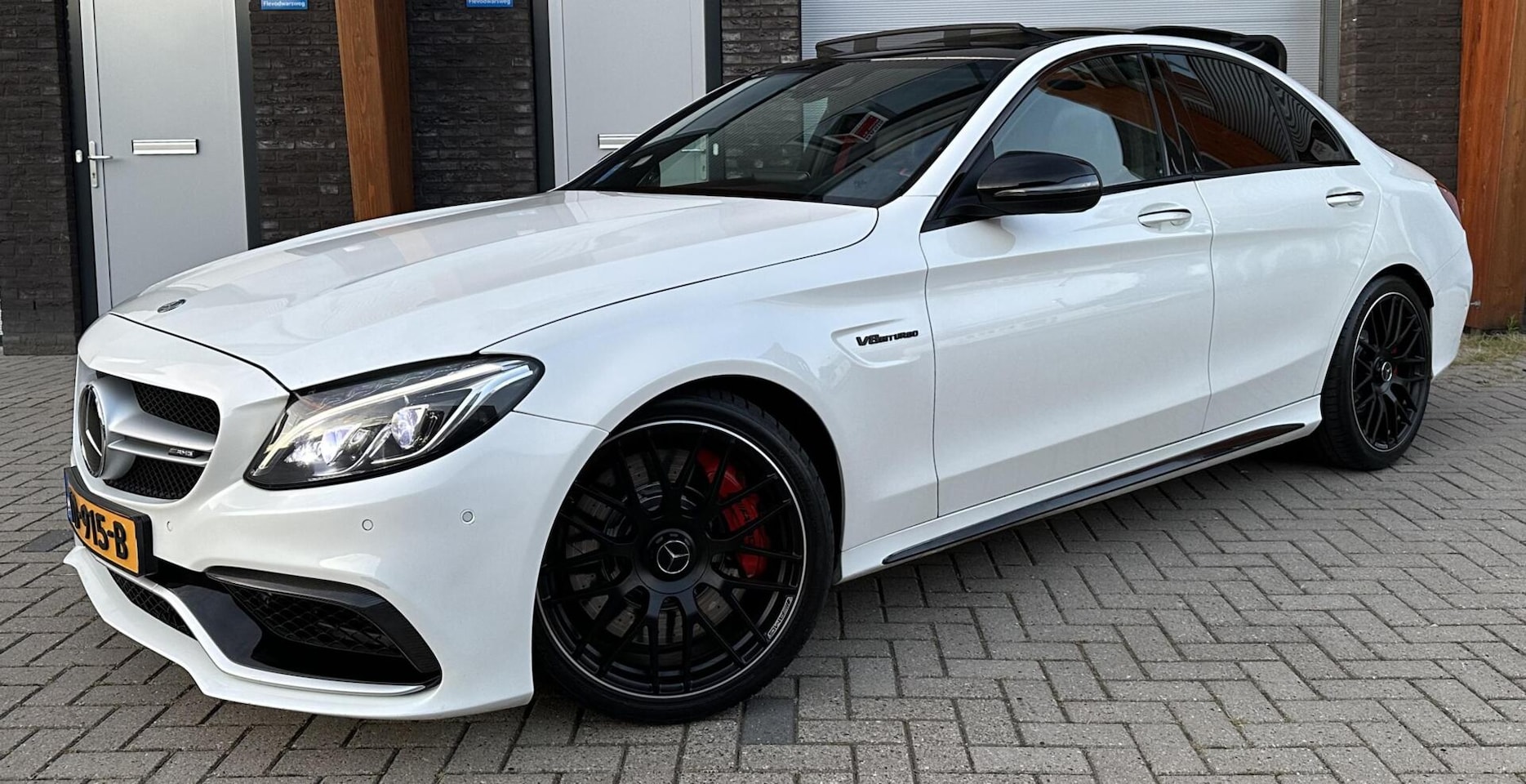 Mercedes-Benz C-klasse - C63 S PANO/STOELVW/CAMERA/NAVI/PDC/SFEERVL - AutoWereld.nl