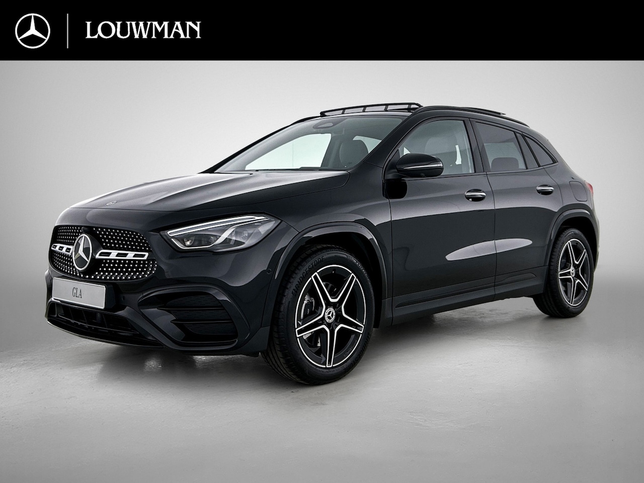 Mercedes-Benz GLA-Klasse - 180 Business Solution AMG | Premium Plus pakket | Nightpakket | Trekhaak | Panoramaschuifd - AutoWereld.nl