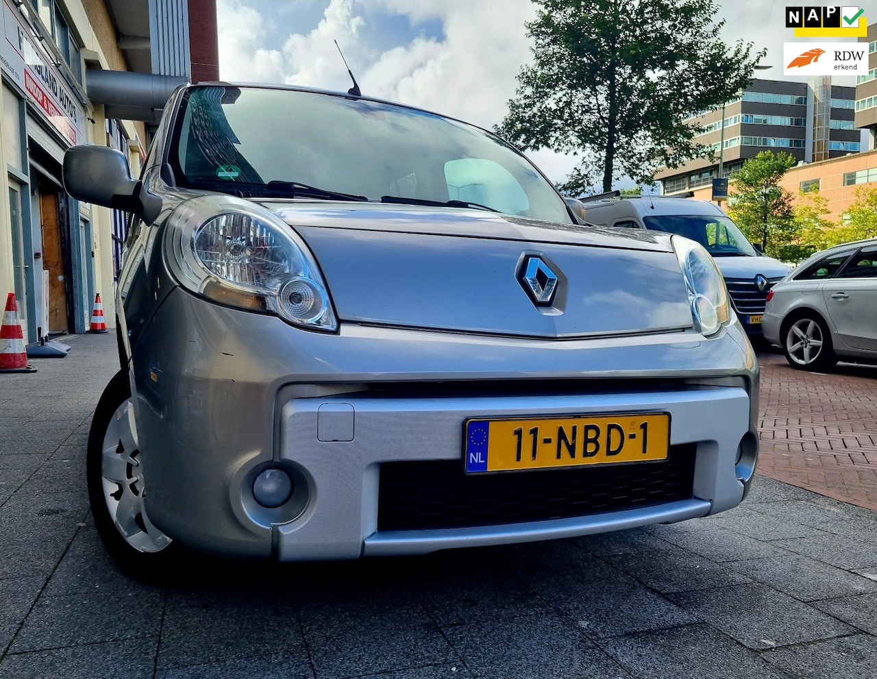 Renault Kangoo Family - 1.6-16V Privilège Airco Navi CrusCtrl - AutoWereld.nl