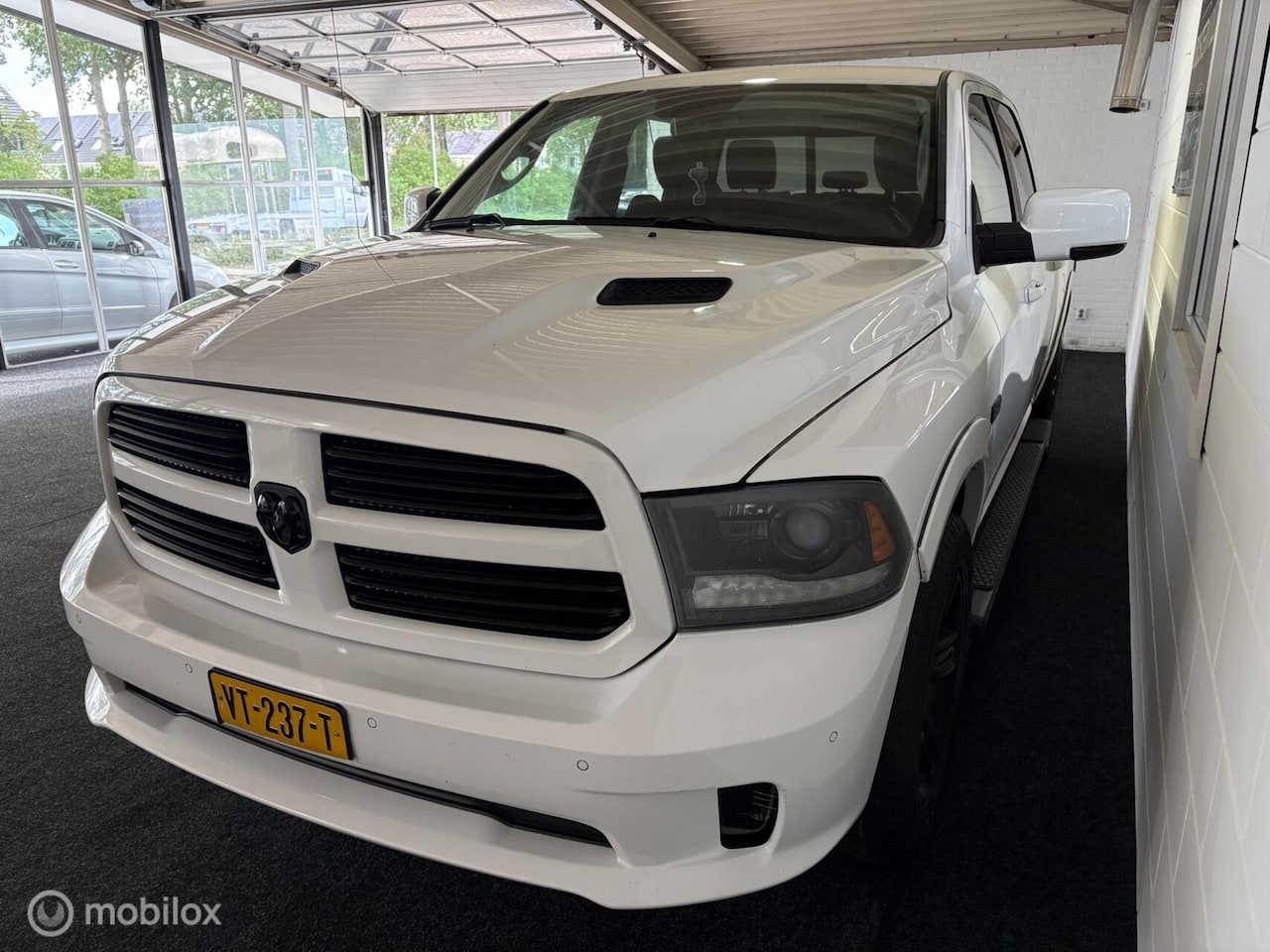 Dodge Ram 1500 - 5.7 V8 Quad Cab 6'4 5.7 V8 Quad Cab 6'4