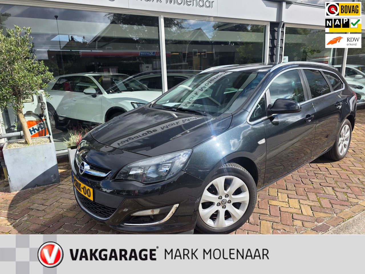 Opel Astra Sports Tourer - 1.4 Turbo Cosmo 1.4 Turbo Cosmo,trekhaak - AutoWereld.nl