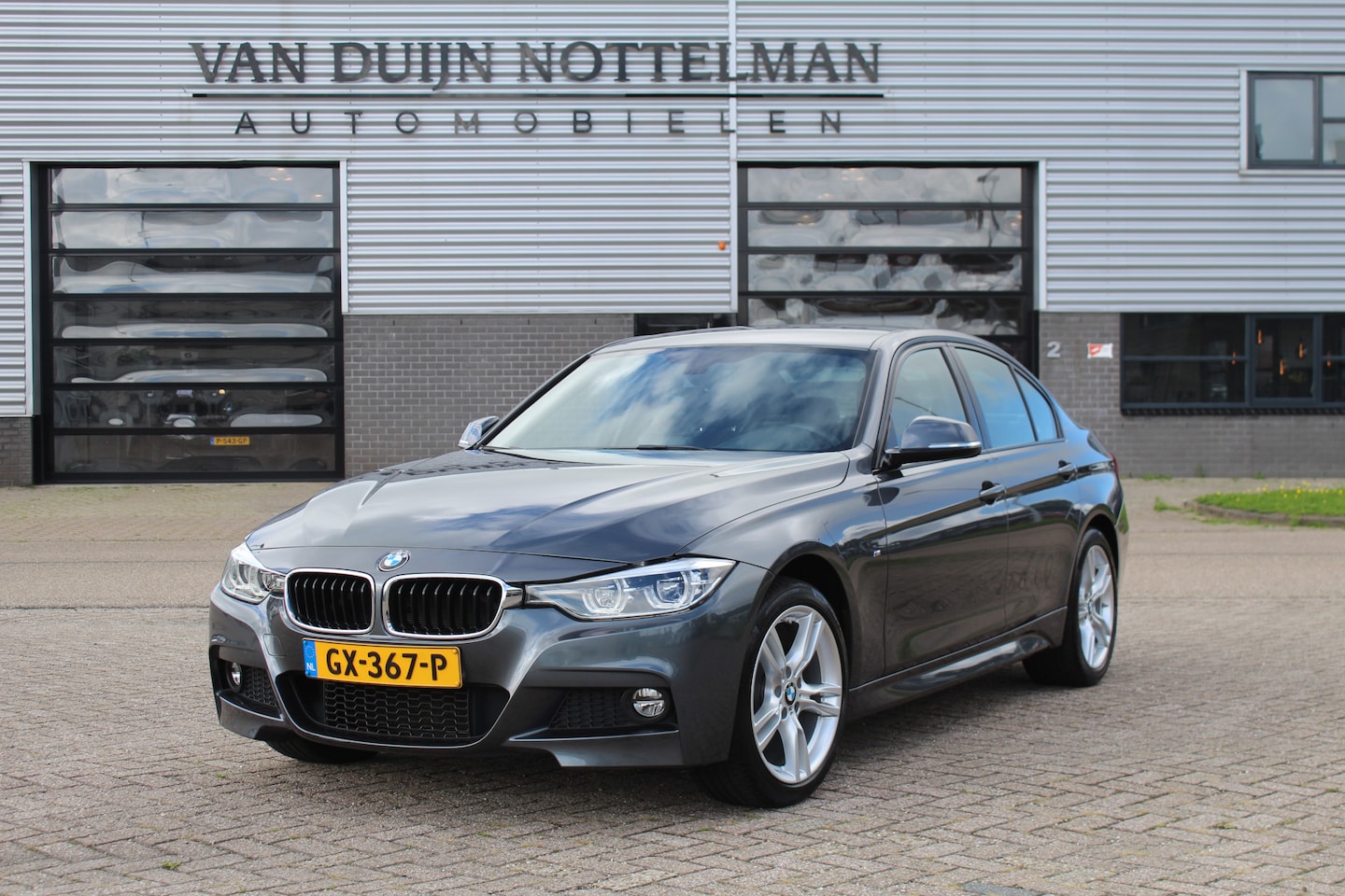 BMW 3-serie - 320i M Sport / 18" LMV / Clima / Trekhaak / N.A.P. - AutoWereld.nl