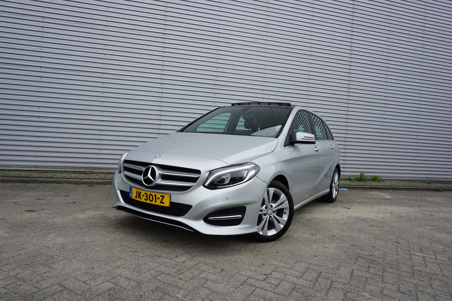 Mercedes-Benz B-klasse - 180 Prestige AUTOMAAT - Climate / Navi / Cruise / Stoelverw. / Pano / Parkeers. / NAP - AutoWereld.nl