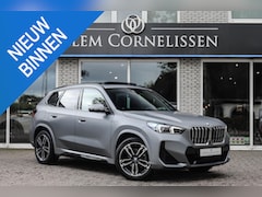 BMW X1 - sDrive18i Frozen Grey M-Sport Pano Leer HUD Har/Ka
