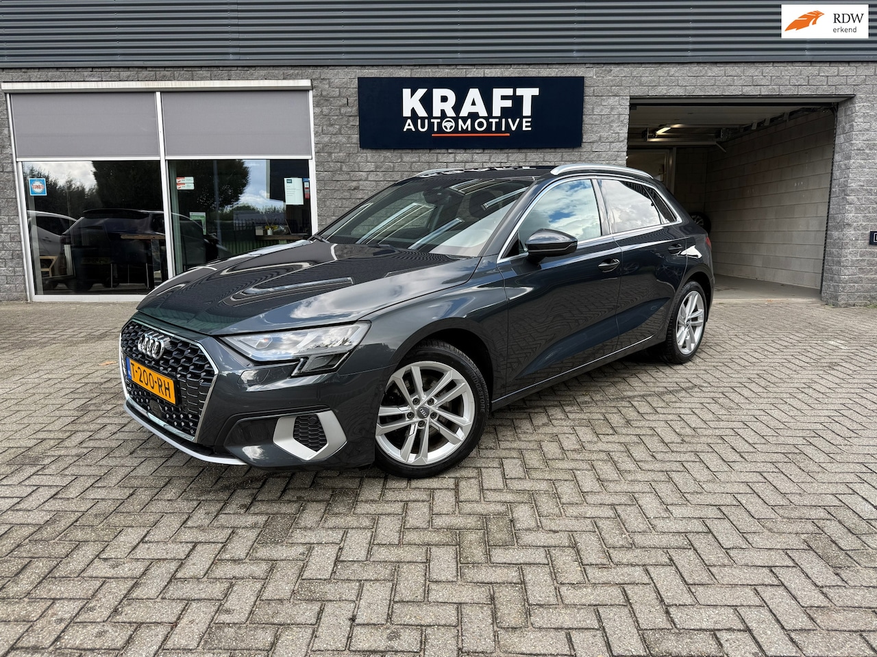 Audi A3 Sportback - 35 TFSI Business edition | Ambient | PDC | Apple carplay | Trekhaak | Cruise | Virtual | C - AutoWereld.nl