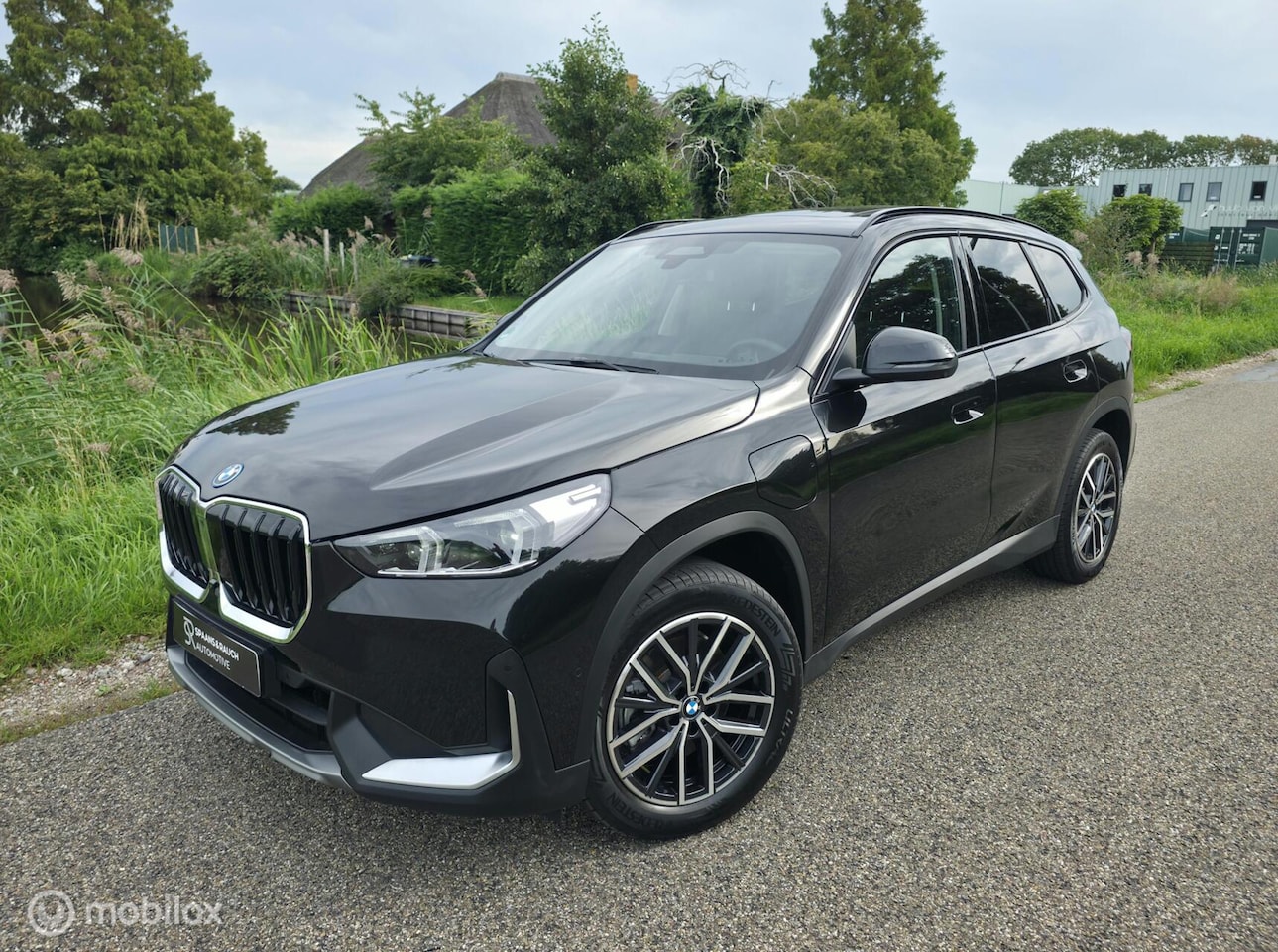 BMW X1 - xDrive25e / Pano / Leder / HUD / HK Audio / Trekhaak - AutoWereld.nl