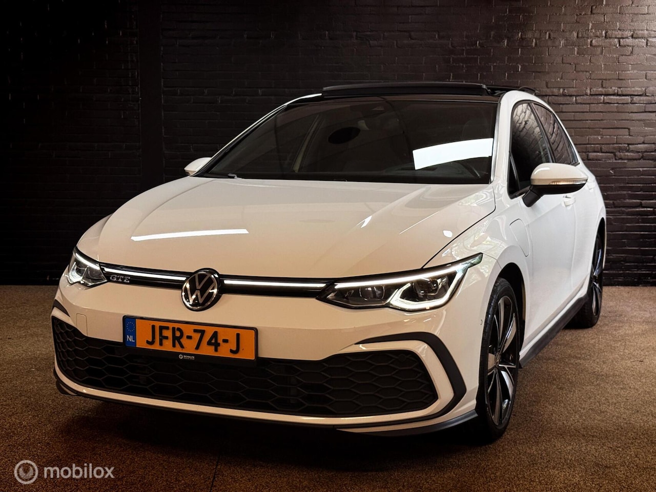 Volkswagen Golf - 1.4 eHybrid GTE | PANO | IQ LIGHTS | BTW - AutoWereld.nl