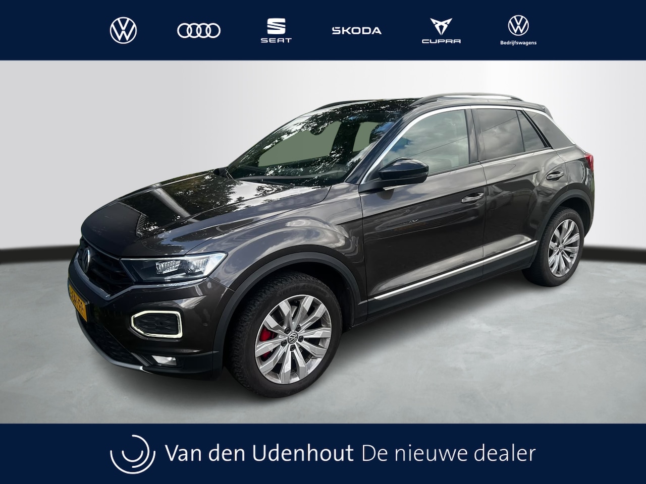 Volkswagen T-Roc - 1.5 TSI 150pk Sport Business R Navigatie Trekhaak - AutoWereld.nl