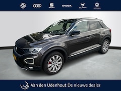 Volkswagen T-Roc - 1.5 TSI 150pk Sport Business R Navigatie Trekhaak