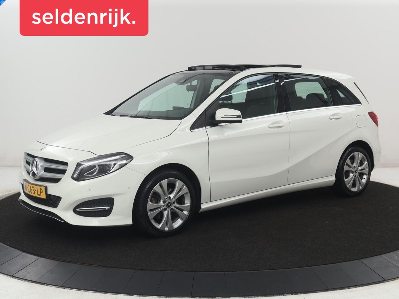 Mercedes-Benz B-klasse - 200 Prestige | Panoramadak | Half leder | Stoelverwarming | Cruise control | Navigatie | B - AutoWereld.nl