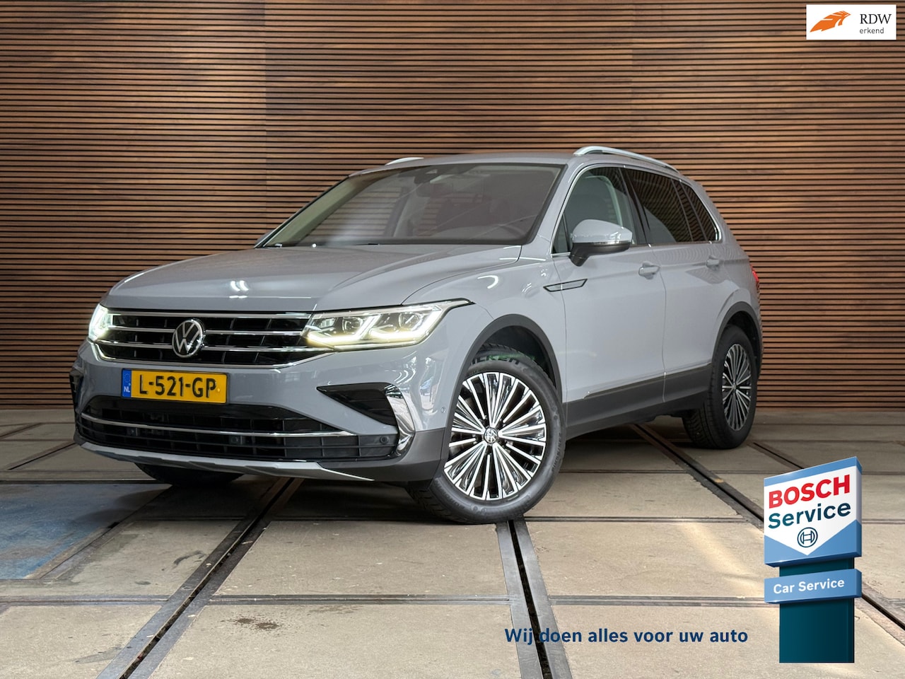 Volkswagen Tiguan - 1.5 TSI Elegance | Moonstone Grey | IQ.Light Matrix LED | Massage | Camera | Trekhaak | Pa - AutoWereld.nl