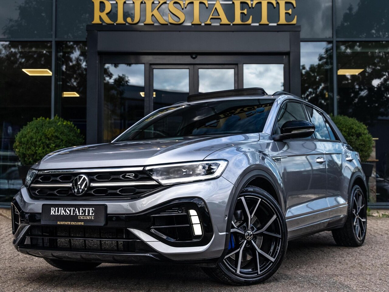 Volkswagen T-Roc - R 2.0 TSI 4Motion|PANO|AKRA|BEATS|FACELIFT - AutoWereld.nl