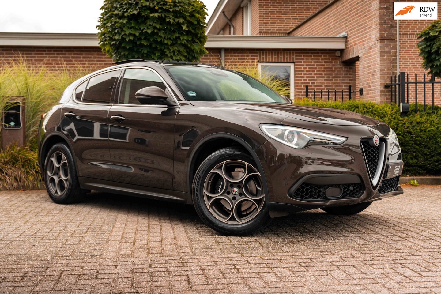 Alfa Romeo Stelvio - 2.0 T AWD Super 280 PK Aut. ACC Schuifdak Harman Kardon Stoel/stuurverw. Keyless 19'' - AutoWereld.nl