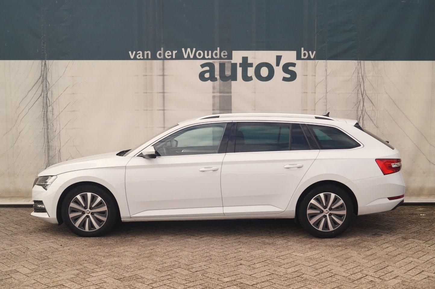 Skoda Superb Combi - 1.4 TSI iV PHEV Business Edition -NAVI-ECC-TREKHAAK- - AutoWereld.nl