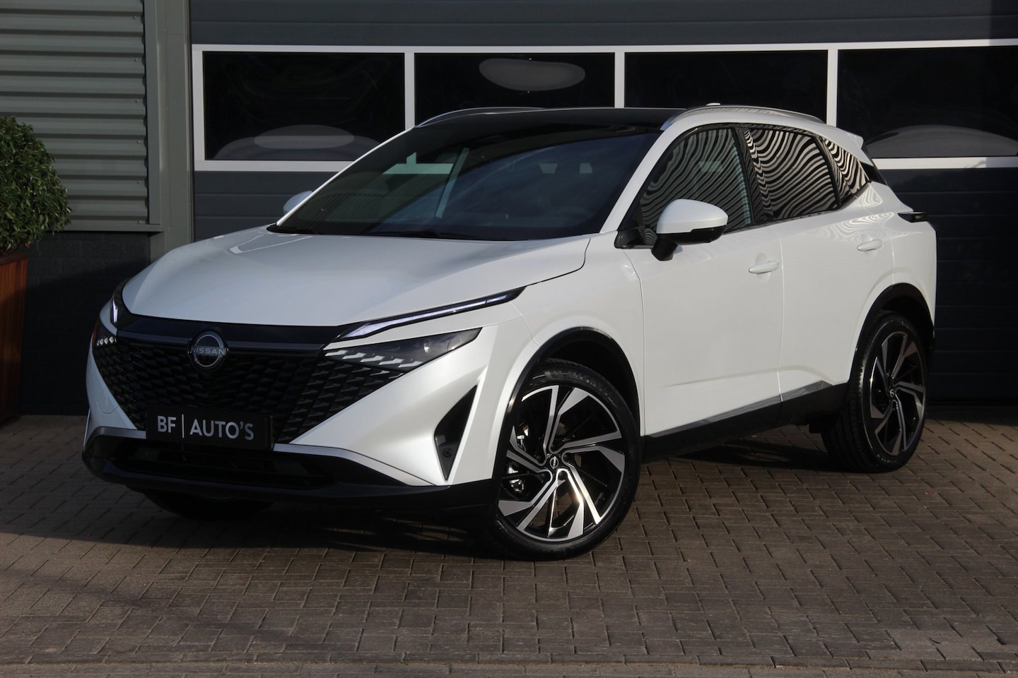 Nissan Qashqai - 1.3 MHEV DIG-T Xtronic Tekna Plus | Pano-Dak | BLIS | Leder | 360 Camera | HUD | Keyless-G - AutoWereld.nl