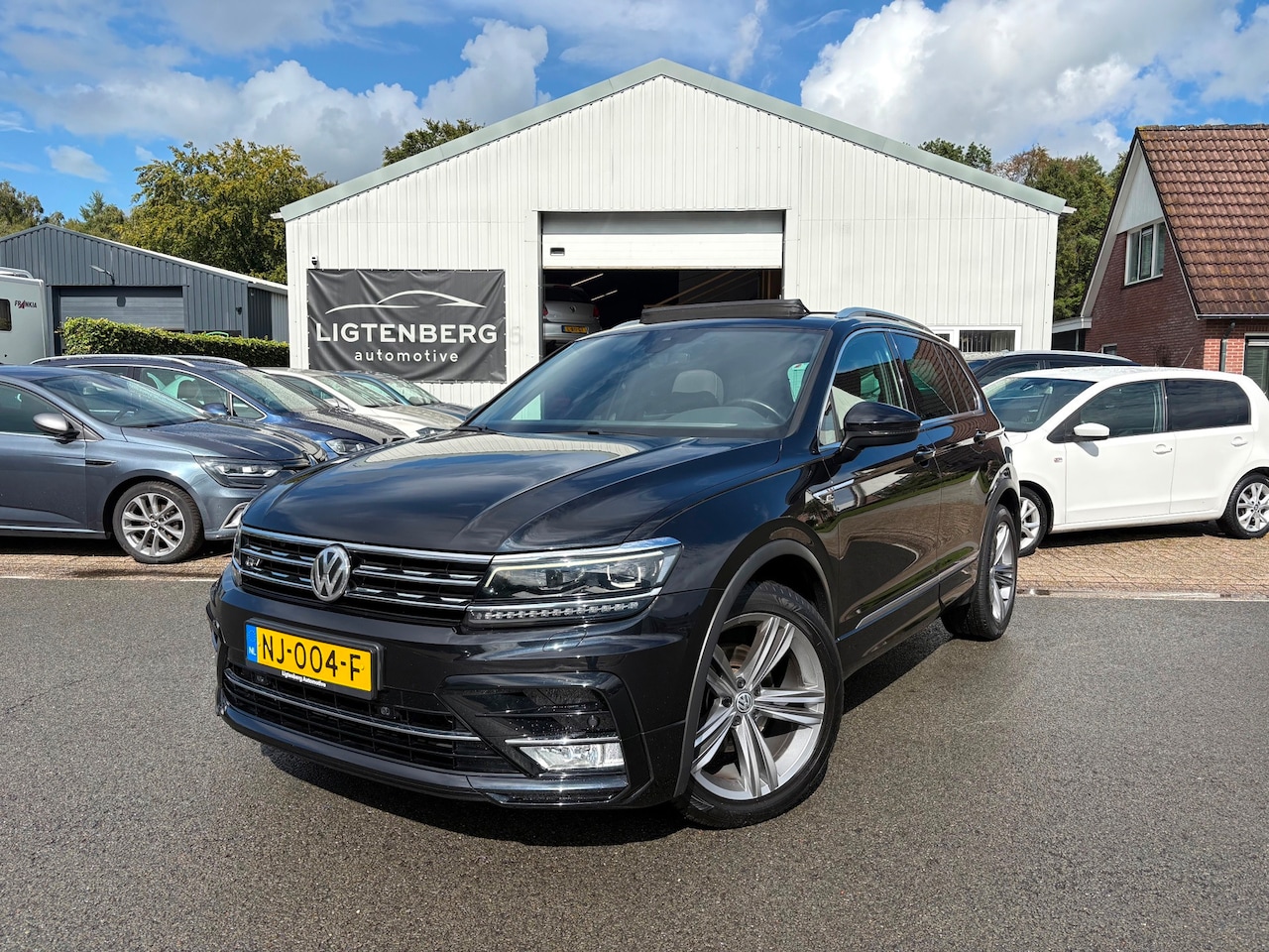 Volkswagen Tiguan - 1.4 TSI R-Line Pano|Clima|Cruise|Carplay - AutoWereld.nl