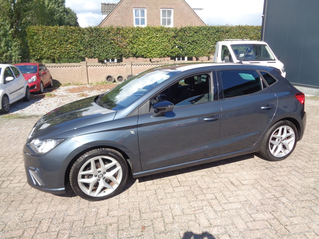 SEAT Ibiza - 1.0 TSI FR Business Intense ECC, PDC V+A, Camera, Carplay/ android, LMV 17.inch, 6 versnel - AutoWereld.nl
