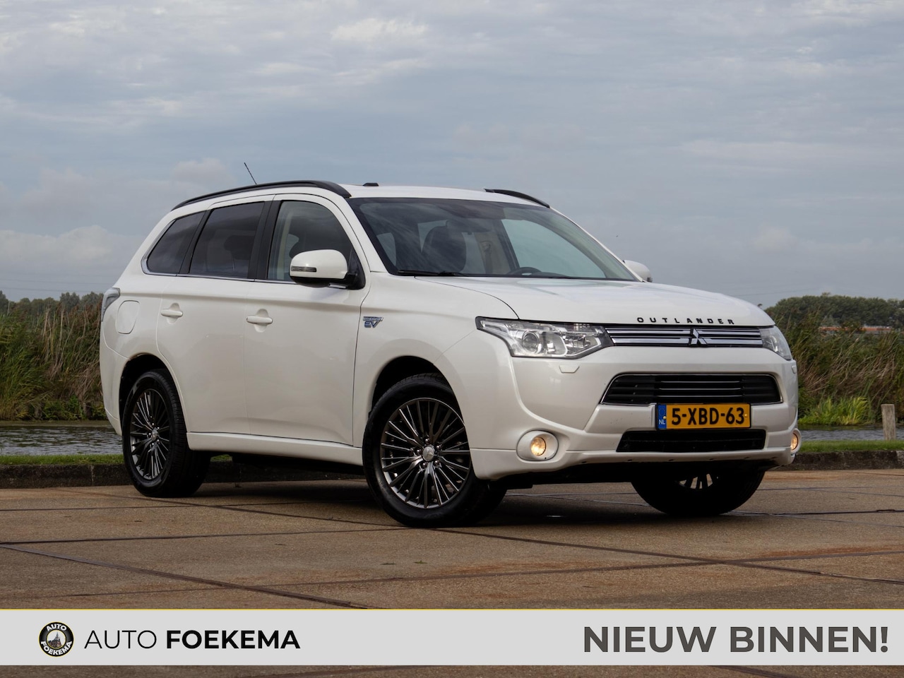 Mitsubishi Outlander - 2.0 PHEV Instyle+ Pano Trekhaak Leder - AutoWereld.nl