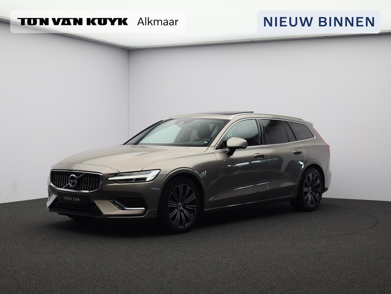 Volvo V60 - 2.0 T4 Inscription / Trekhaak / Panoramadak / 360 Camera / Head-up Display / Stoelverwarmi - AutoWereld.nl