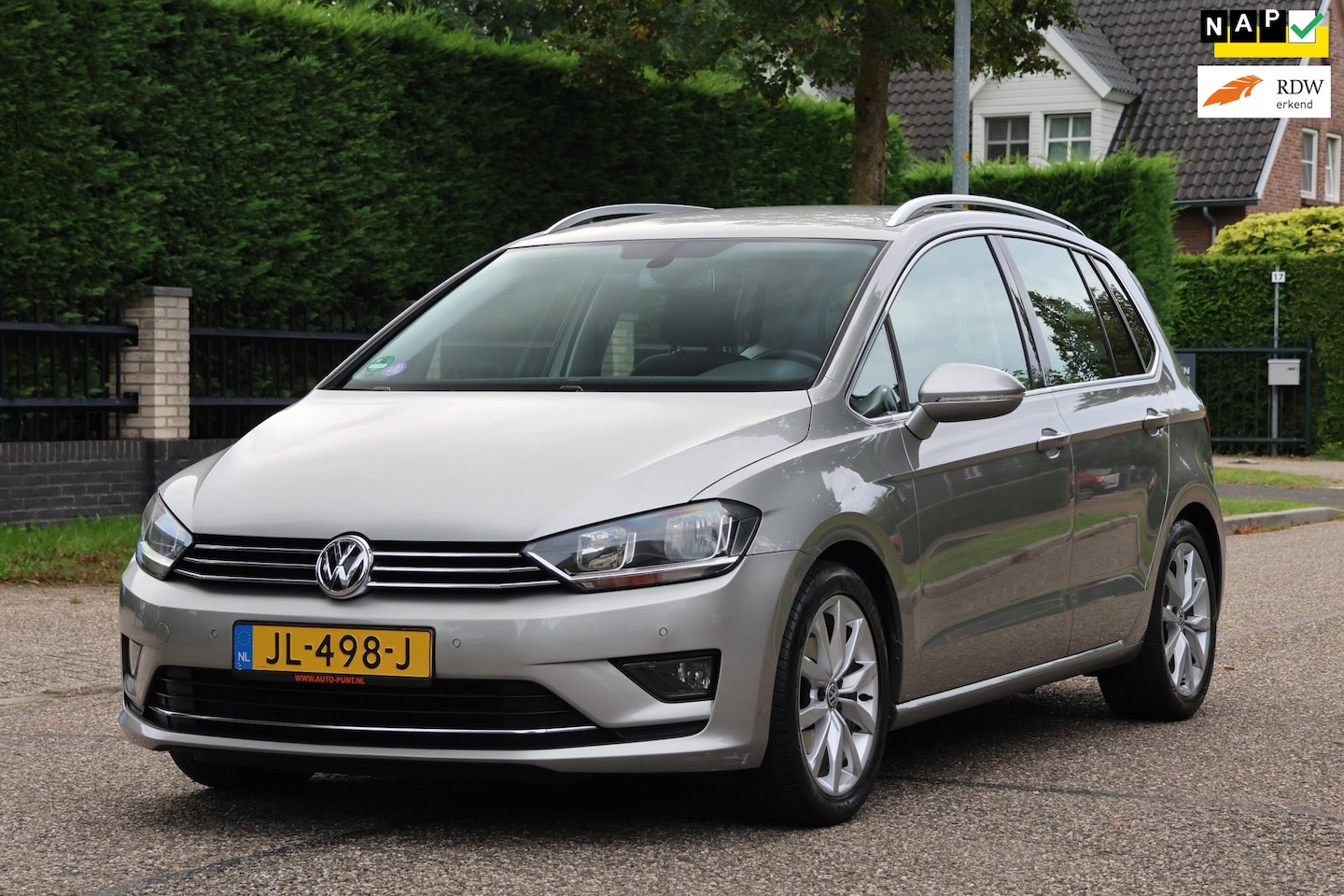 Volkswagen Golf Sportsvan - 1.4 TSI Highline | 1e EIGENAAR | AUTOMAAT | NAVI | CLIMA | CRUISE | TREKHAAK | DEALER ONDE - AutoWereld.nl