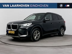 BMW X1 - sDrive20i Automaat / Trekhaak / Sportstoelen / Achteruitrijcamera / Head-Up / Stoelverwarm