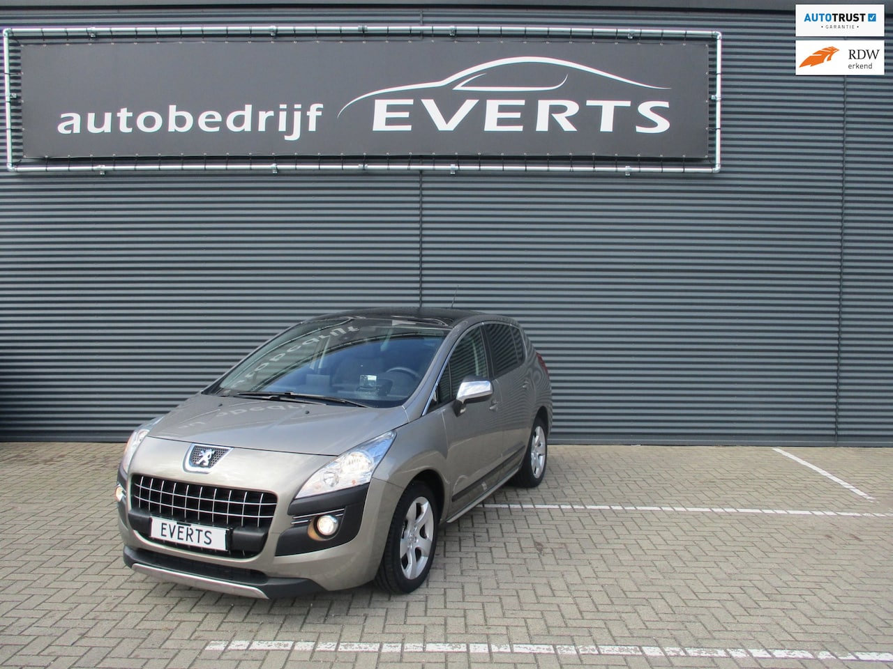 Peugeot 3008 - 1.6 e-HDI Active 115001 Km met rapport en boekjes aantoonbaar iets schade zie foto meeneem - AutoWereld.nl