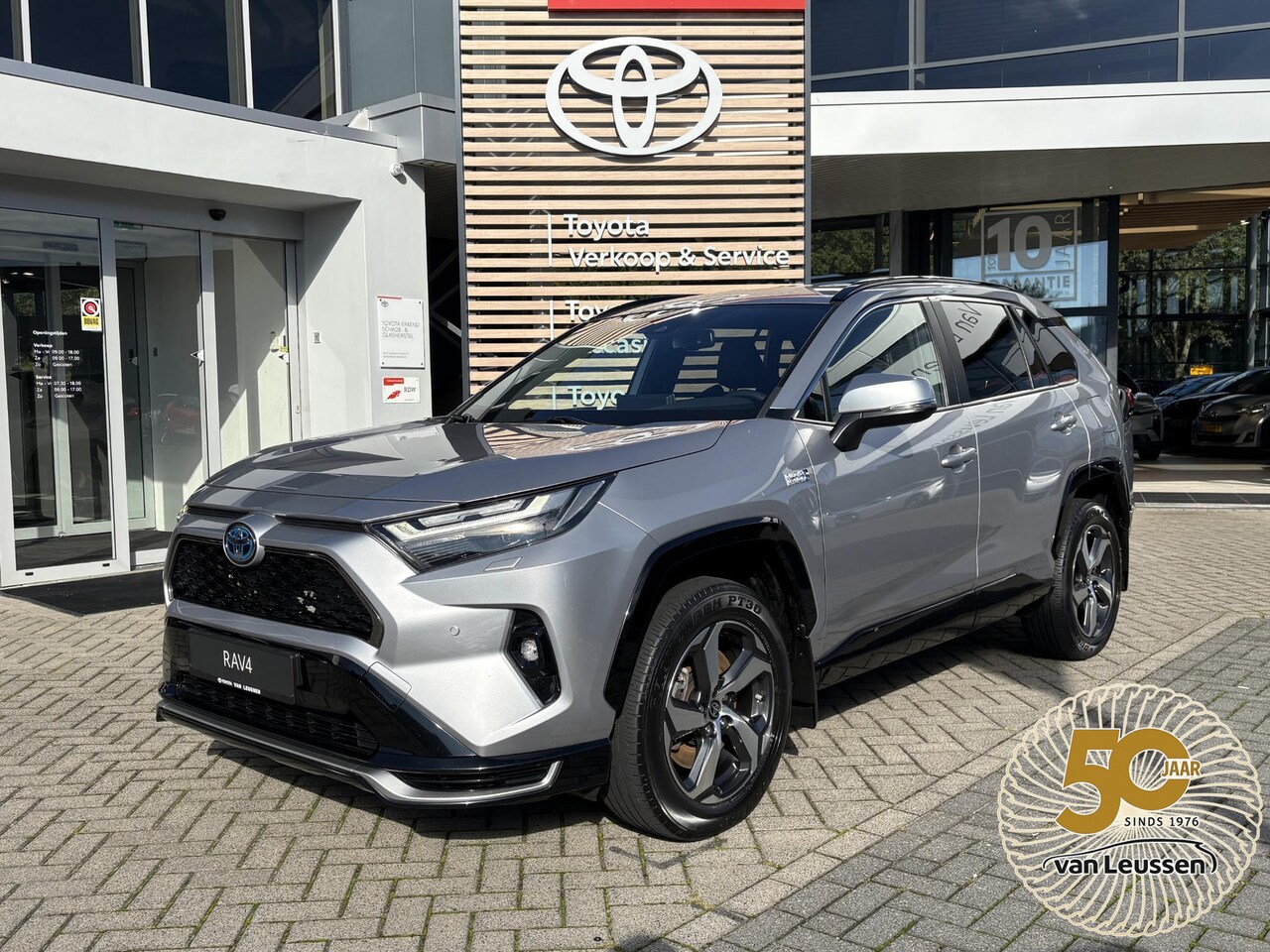 Toyota RAV4 - 2.5 Plug-in Hybrid AWD Style STOEL/STUUR VERWARMING PARKEERSENSOREN VOOR EN ACHTER - AutoWereld.nl