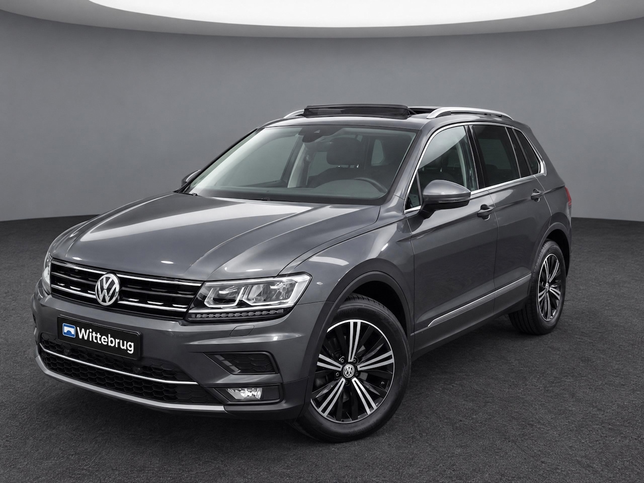 Volkswagen Tiguan - 1.5 TSI ACT 150pk Highline DSG Automaat / Panorama schuifk dak / Navigatie / Wegkl trekhaa - AutoWereld.nl