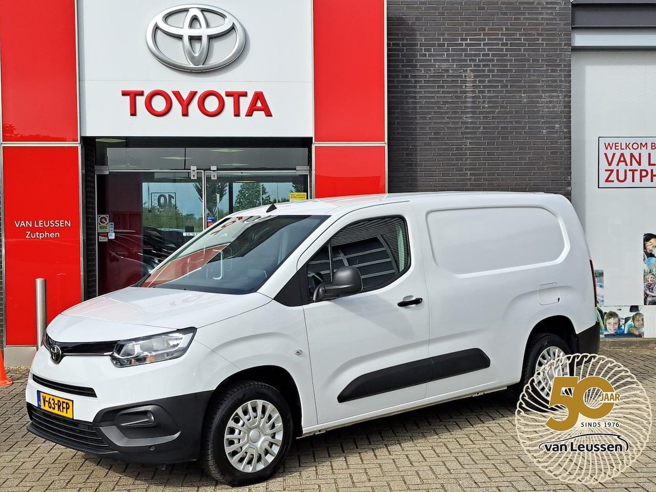 Toyota ProAce City - 1.5 D-4D COOL L2 3-PERS AIRCO CRUISE BETIMMERD P-SENSOREN DAB APPLE/ANDROID 6-SPEED - AutoWereld.nl