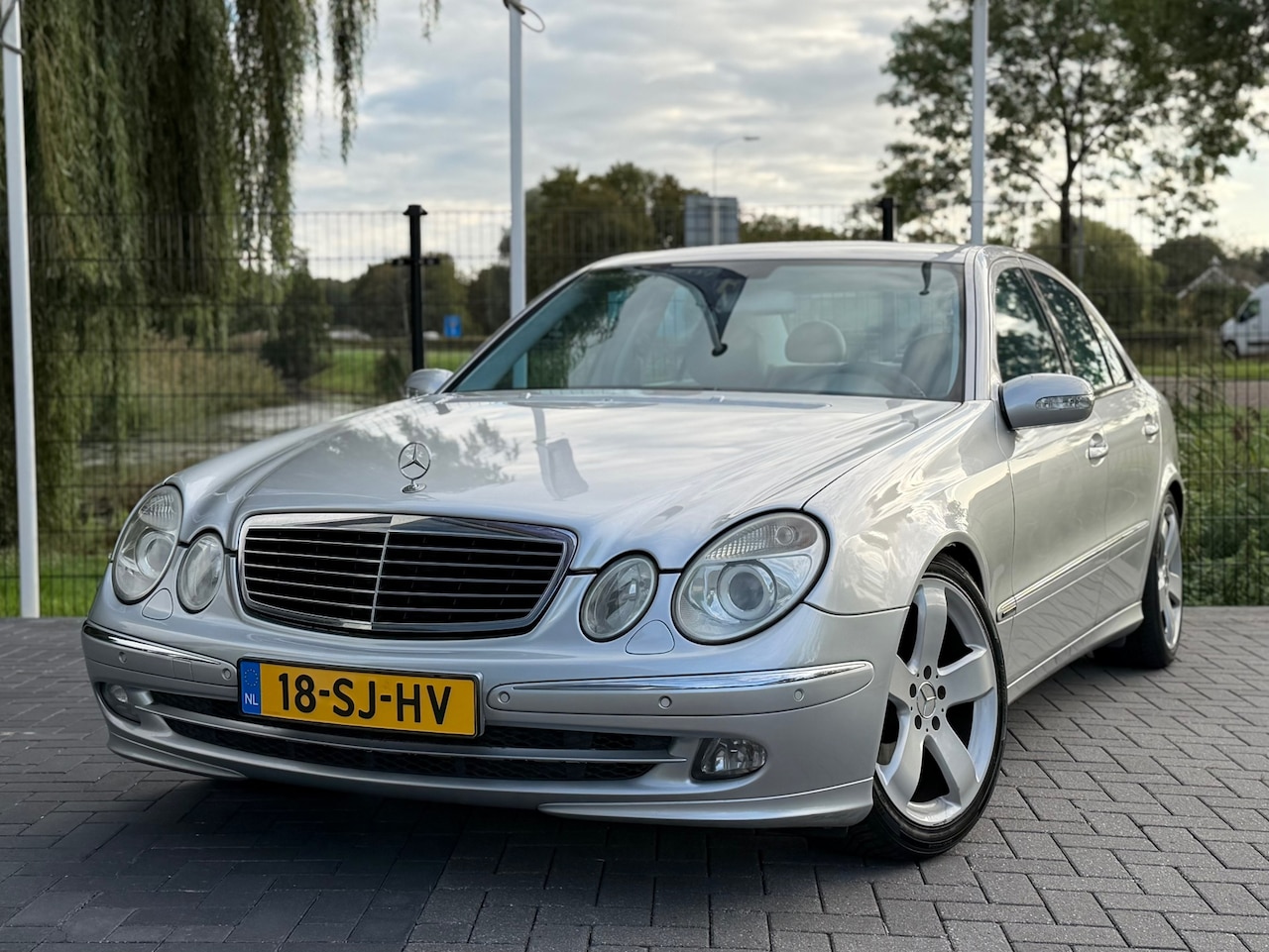 Mercedes-Benz E-klasse - 200 K. Avantgarde AUT / CLIMA / CRUISE / PDC / TREKHAAK / NAP - AutoWereld.nl