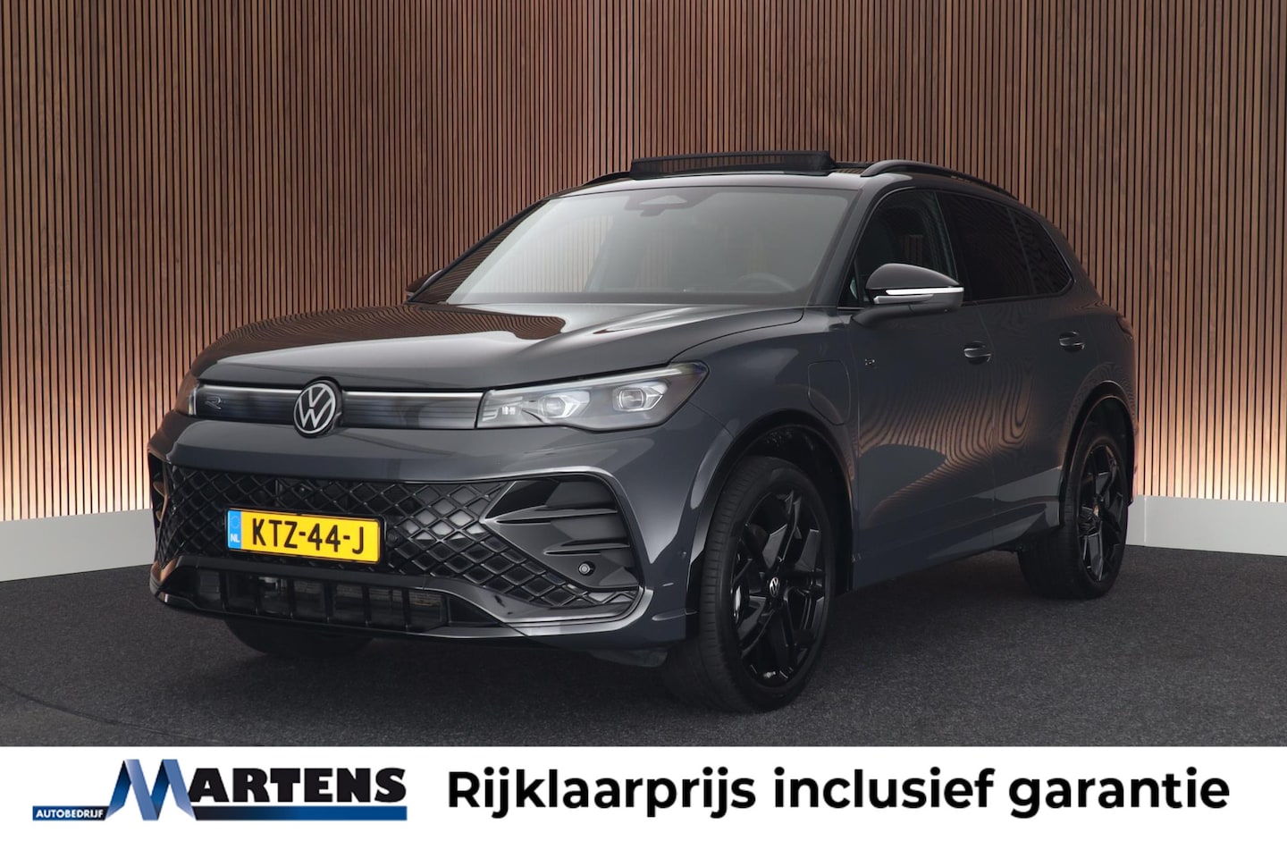 Volkswagen Tiguan - 1.5 204pk eHybrid R-Line Edition Black Style Trekhaak 360Camera Keyless Massage Panoramada - AutoWereld.nl