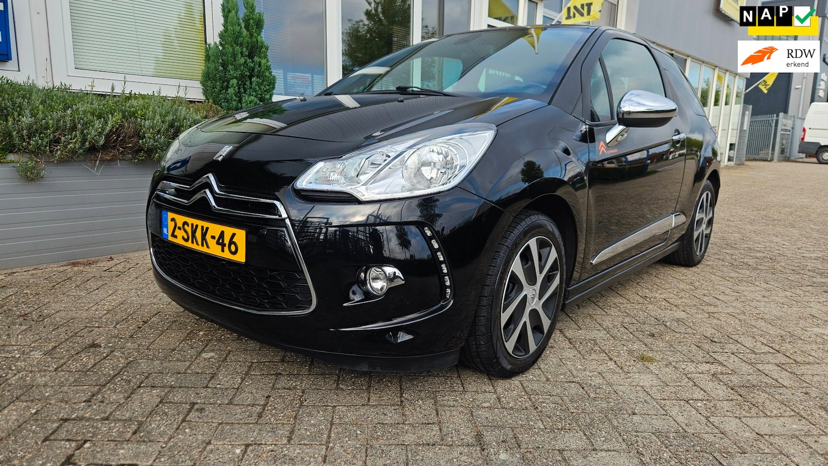 Citroën DS3 - 1.2 VTi So Chic | PDC | Navi | Clima - AutoWereld.nl