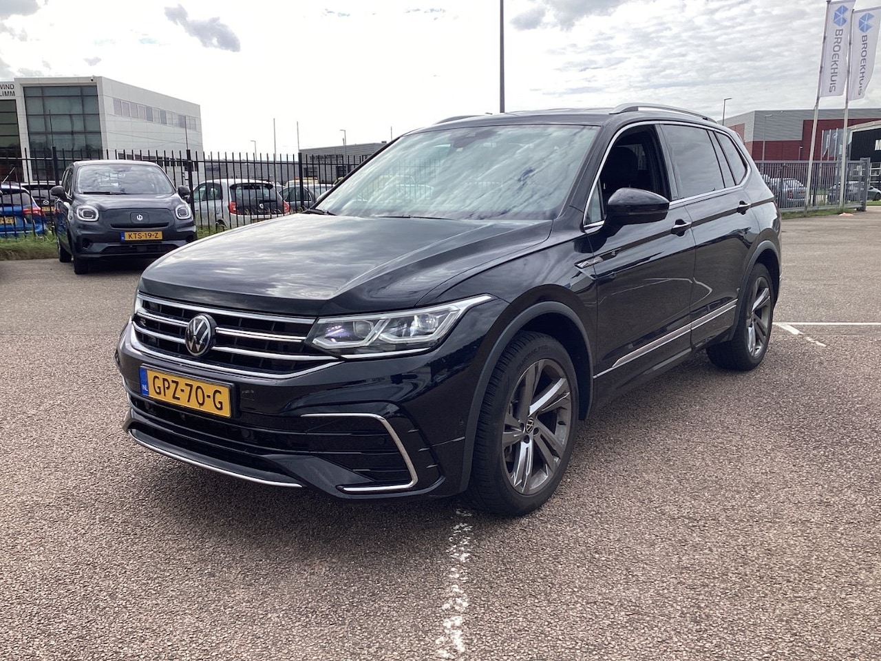 Volkswagen Tiguan Allspace - 1.5 TSI 150 pk R-Line Business 7pers. 7-DSG | Trekhaak wegklapbaar | Apple Carplay | Stoe - AutoWereld.nl
