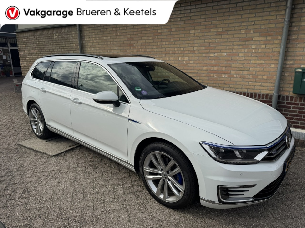 Volkswagen Passat Variant - 1.4 TSI GTE Highline / Panoramadak / Leder / Trekhaak - AutoWereld.nl