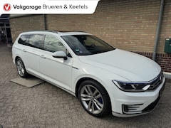 Volkswagen Passat Variant - 1.4 TSI GTE Highline / Panoramadak / Leder / Trekhaak