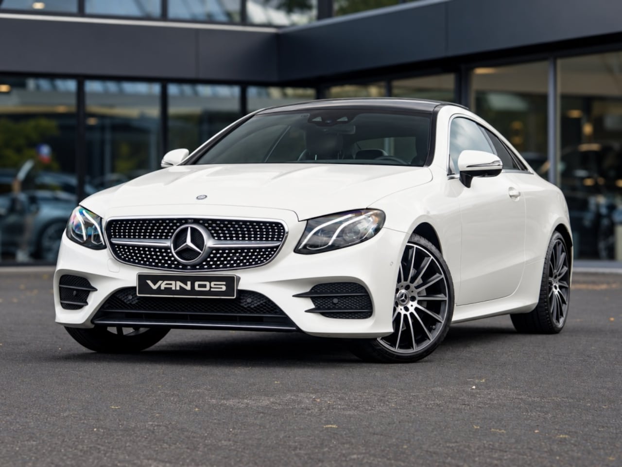 Mercedes-Benz E-klasse Coupé - E 200 AMG Line | Pano | Leer | Widescreen | 20 Inch - AutoWereld.nl