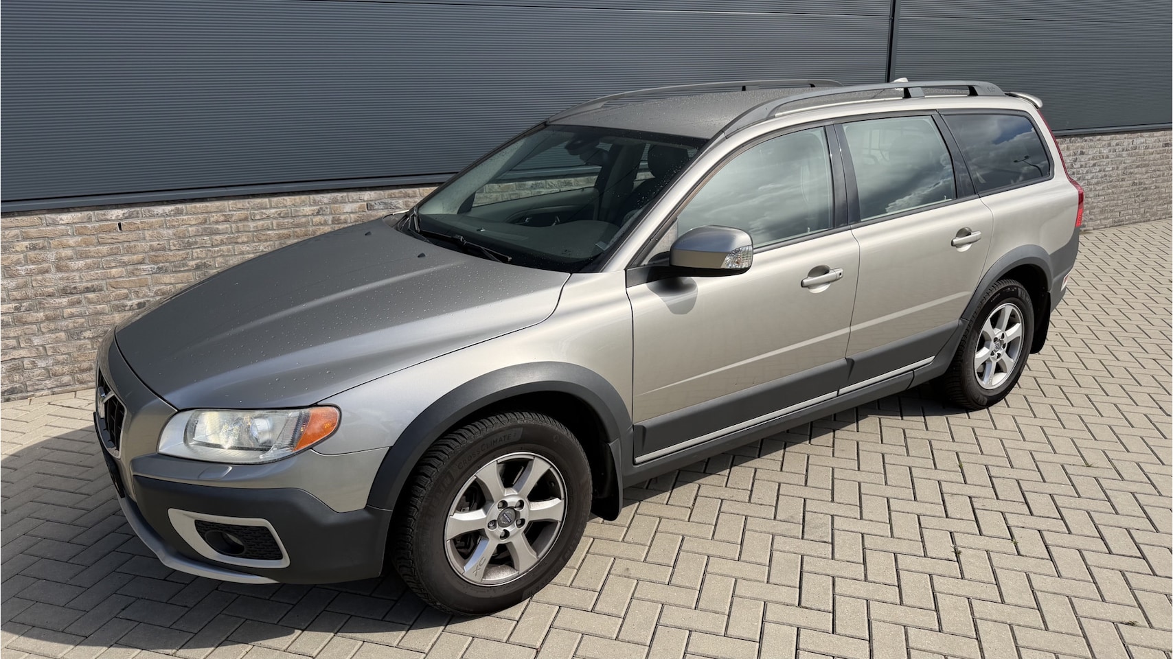 Volvo XC70 - 3.2 Momentum AWD / Zeer nette auto. - AutoWereld.nl