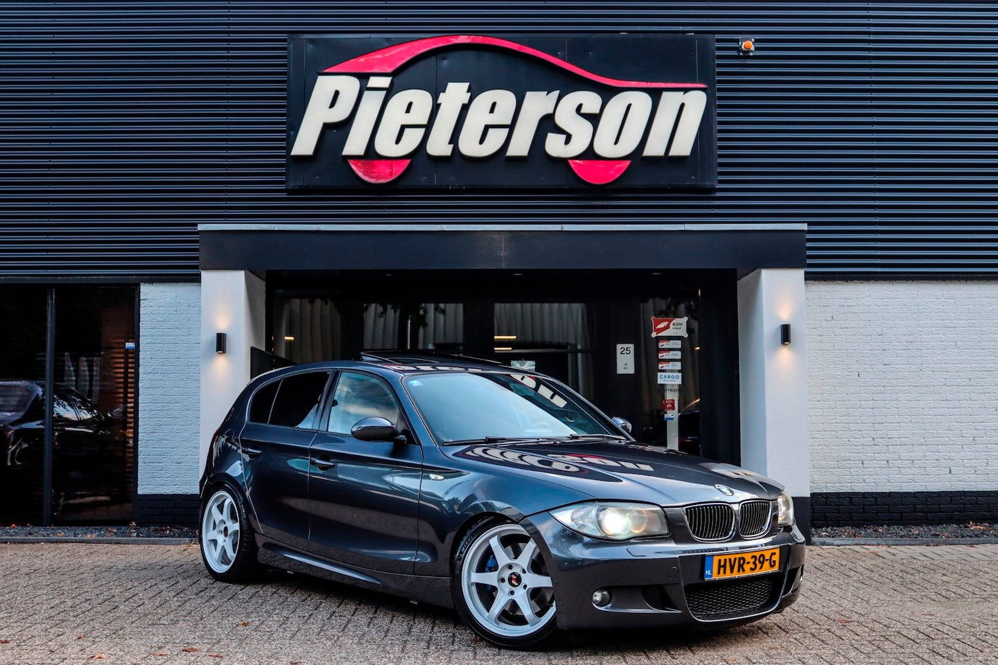 BMW 1-serie - 130i M-Pakket PANO KLEPPENSYSTEEM NAVI CLIMA - AutoWereld.nl