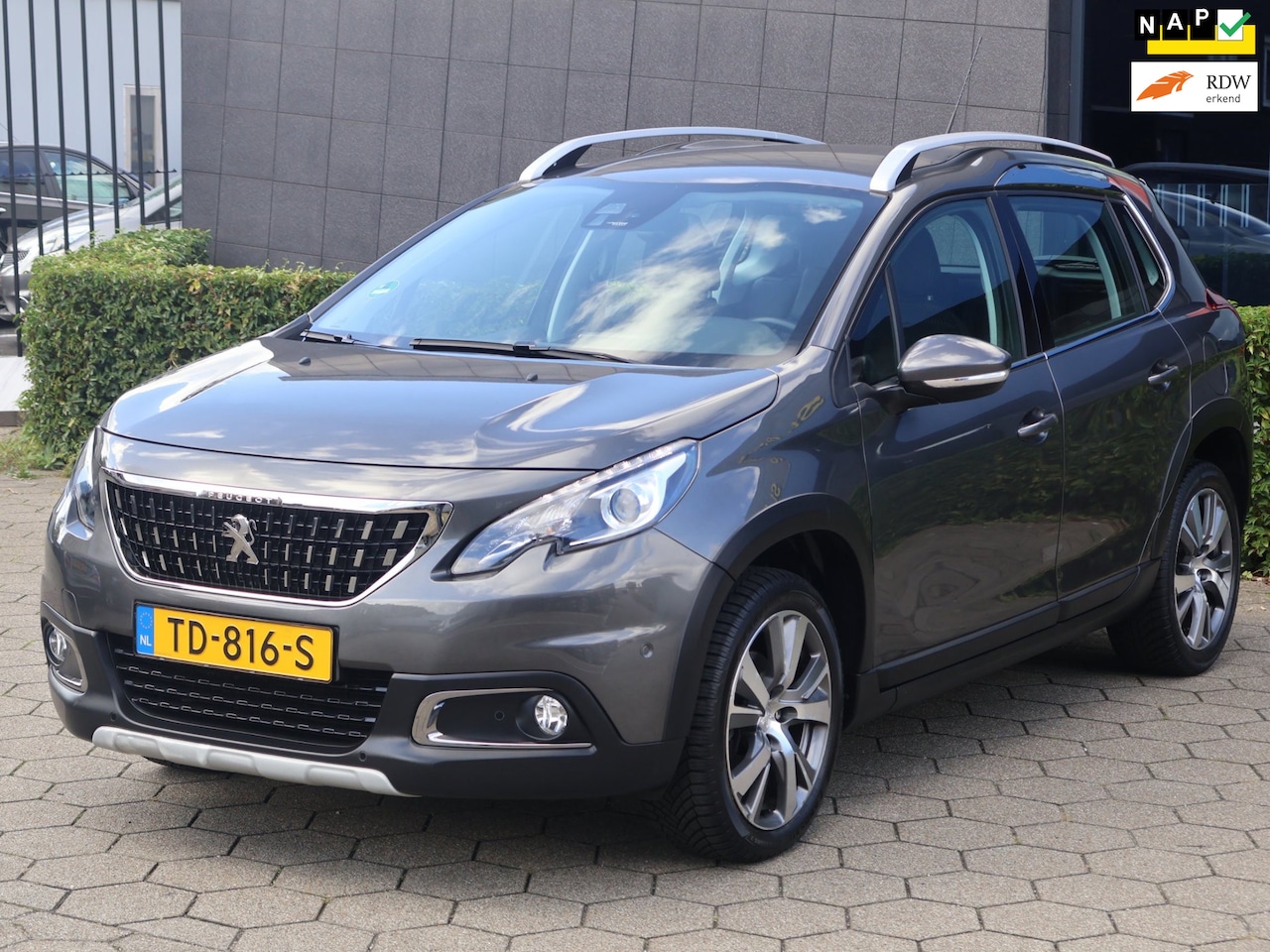 Peugeot 2008 - 1.2 PureTech Allure|Autopark|Carplay|Nav|Cruise|Cilmate|2e Eig. - AutoWereld.nl