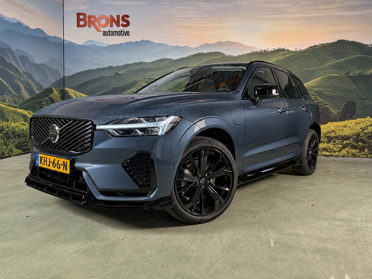 Volvo XC60 - 2.0 T8 Plug-in hybrid AWD Ultra Dark Maxton pakket  l 21 inc l 360 l stoel verwarming l 45 - AutoWereld.nl