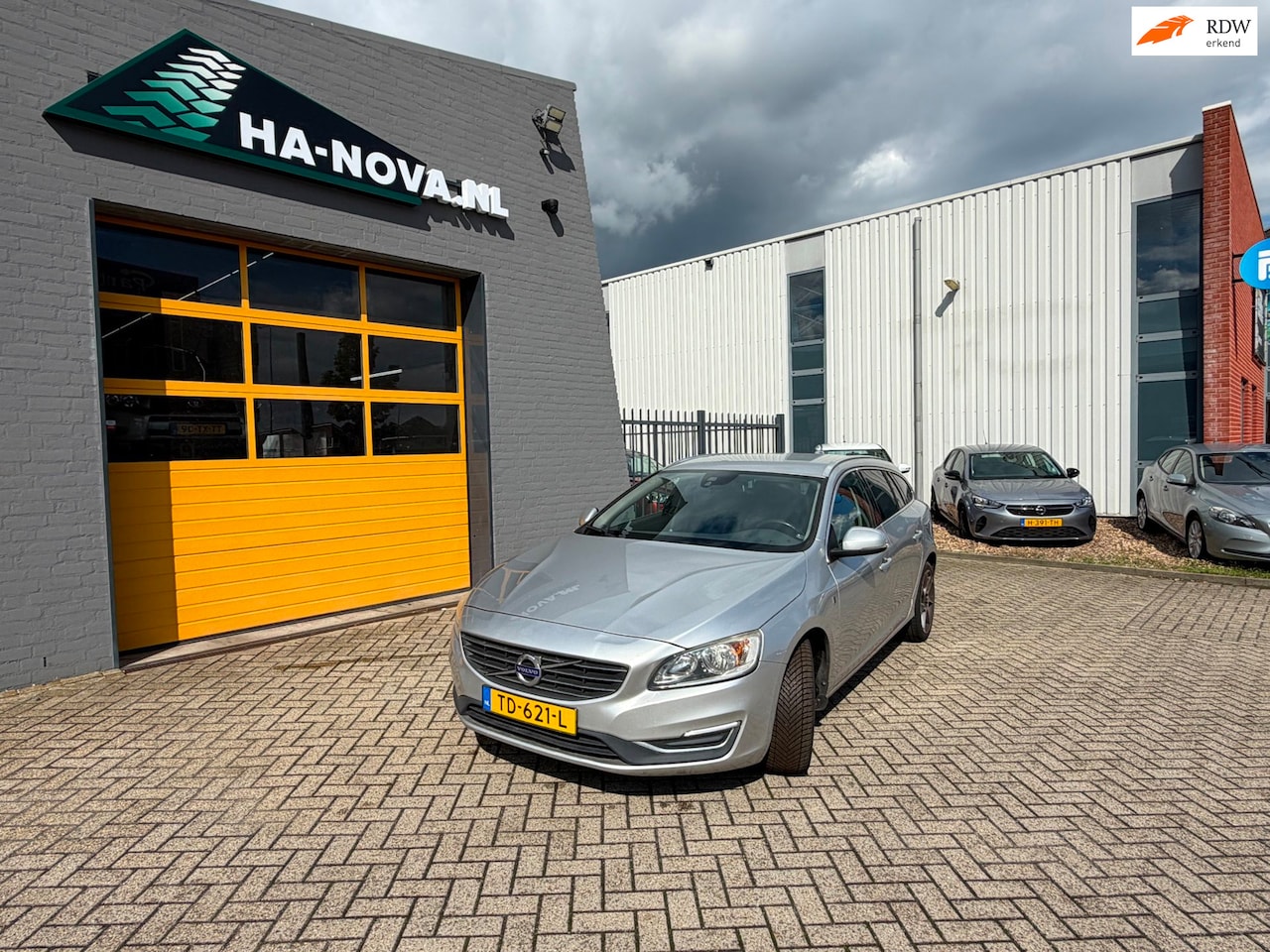 Volvo V60 - 2.0 D3 2.0 D3 - AutoWereld.nl